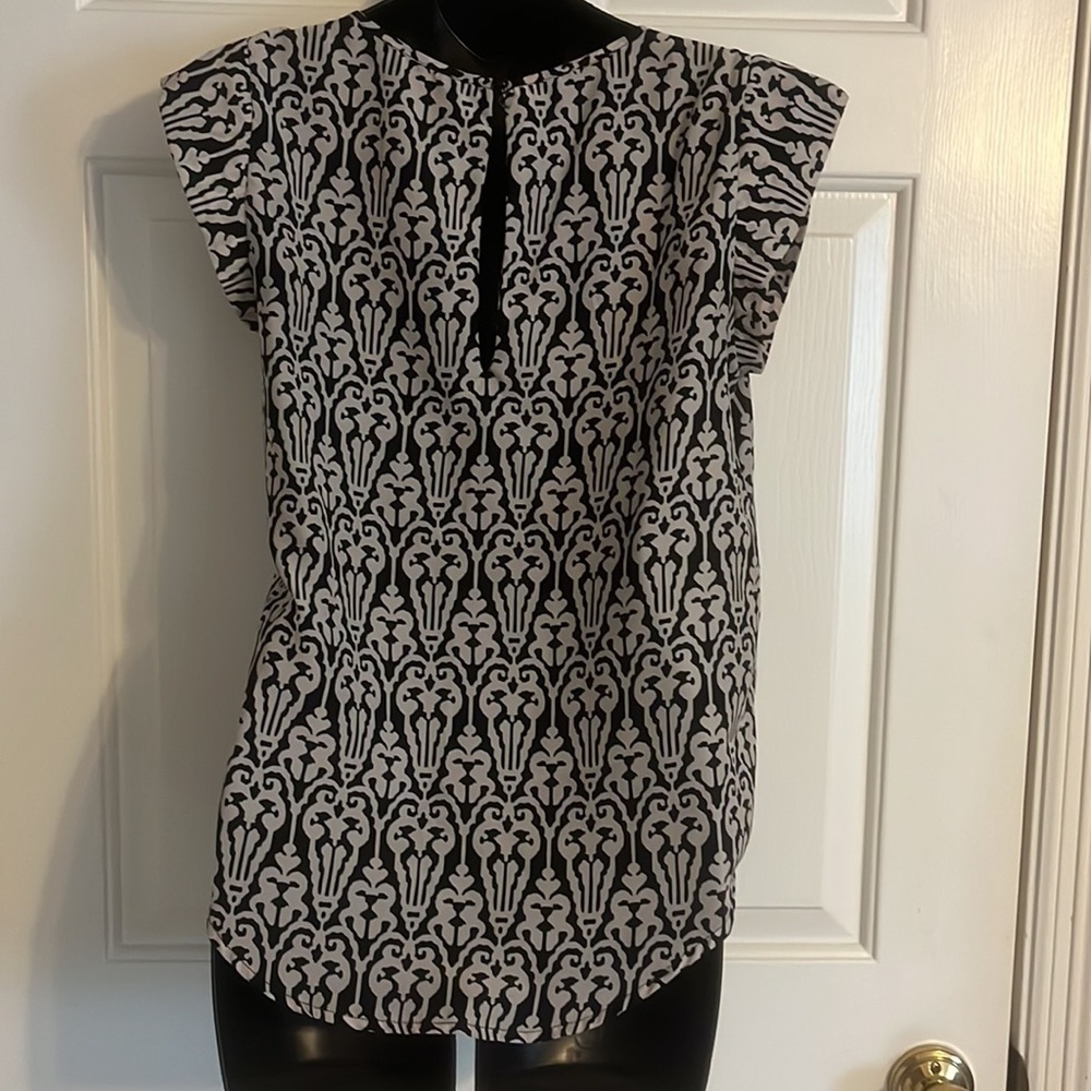 THML Embroidered Short Sleeve Blouse size XS - Picture 3 of 7